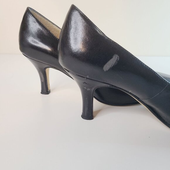 Karen Scott Womens Size 8 Black Leather Heels 2.5" Pumps W/ Scuffs & Wear - Picture 2 of 10